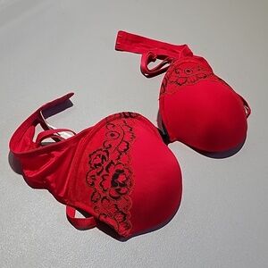 La Senza red and black 36D bra